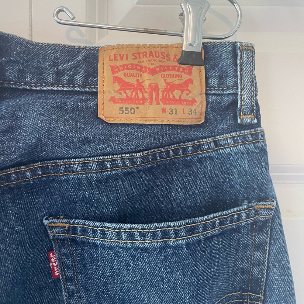 Levi’s dark wash jeans in great condition